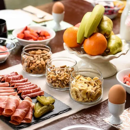Le Pinete Bed & Breakfast 4*